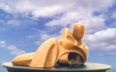 Sculpture Insouciance en bois d' Orme patiné aux pigments naturels